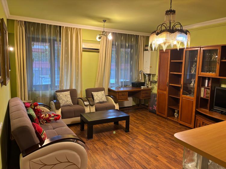 Apartament cu 2 camere decomandat în Central