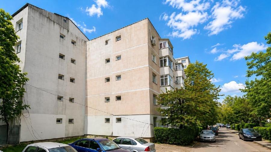 Apartament cu 4 camere decomandat în Alexandru cel Bun