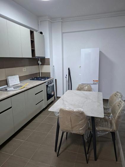 Apartament cu 2 camere decomandat în Roșu