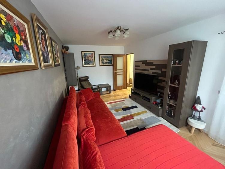 Apartament cu 3 camere decomandat în Baba Novac