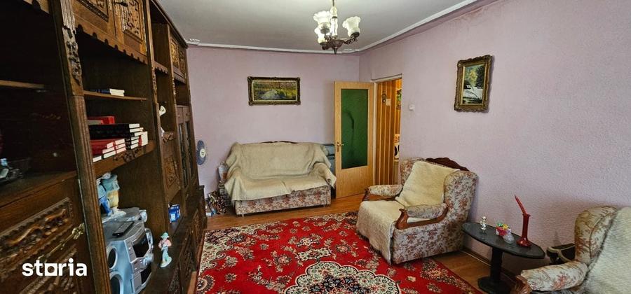 Apartament cu 3 camere decomandat în Sud