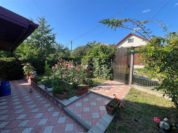 Casă cu 4 camere cu Teren 684 Mp în Lețcani