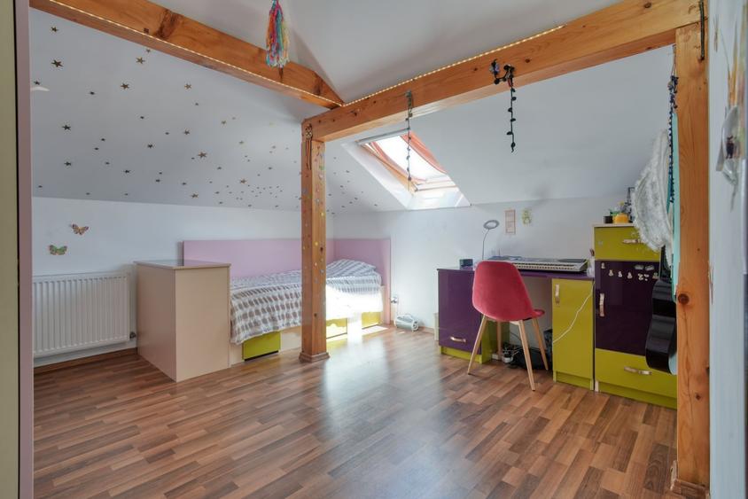 Apartament cu 4 camere decomandat, mobilat în Tractorul