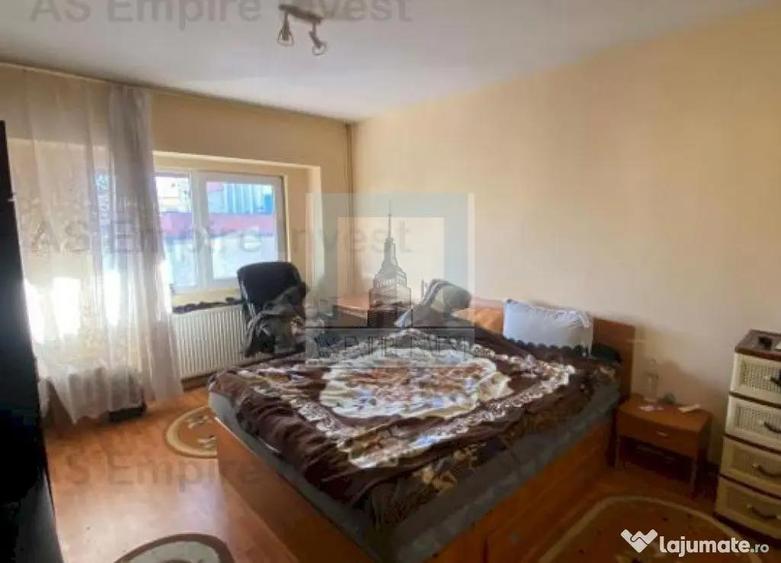 Apartament cu 3 camere decomandat în Răcădău