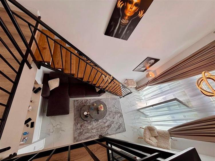 Penthouse cu 5 camere semidecomandat, mobilat în Cristian