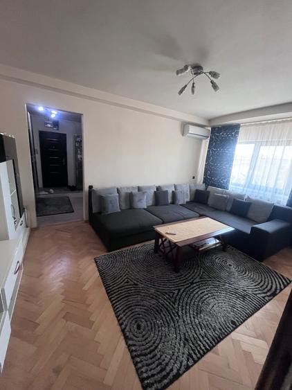 Apartament cu 3 camere semidecomandat în Exterior Vest