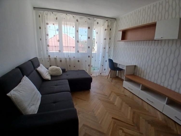 Apartament cu 3 camere decomandat în Complex Studențesc