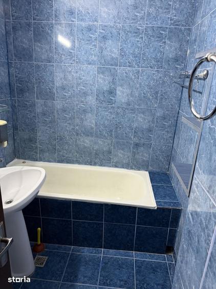 Apartament cu 3 camere în Tractorul