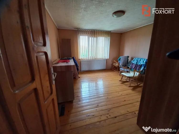 Casă cu 5 camere cu Teren 641 Mp în Crișan