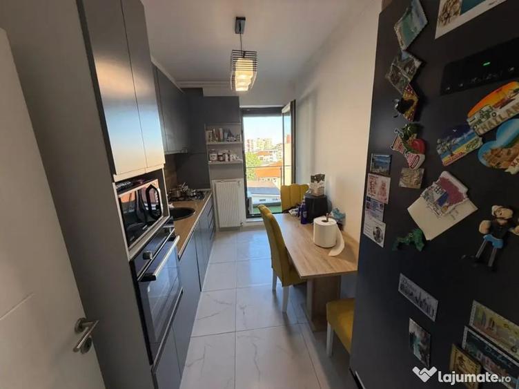 Apartament cu 3 camere decomandat în Energia
