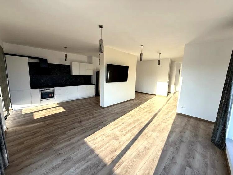 Casă individuală cu 5 camere cu Canalizare în Iris