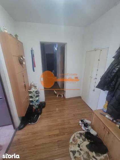 Apartament cu 3 camere decomandat în Crângași