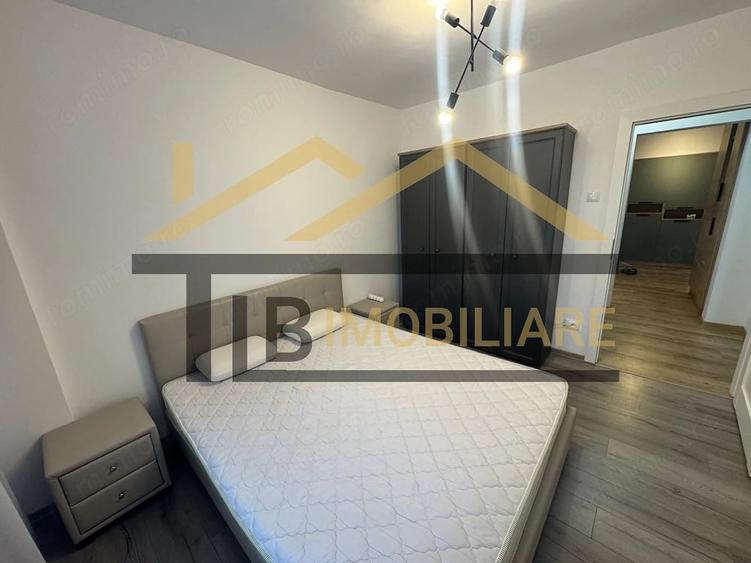Apartament cu 3 camere semidecomandat în Pandurilor