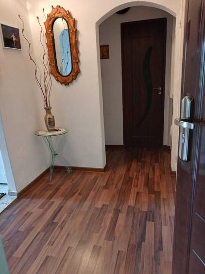 Apartament cu 2 camere decomandat în Broșteni