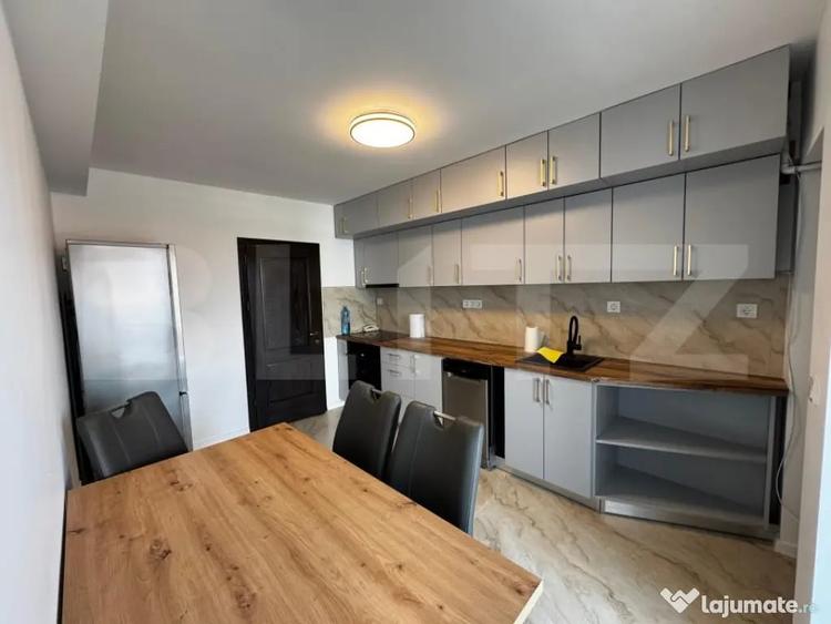 Apartament cu 4 camere decomandat în Central