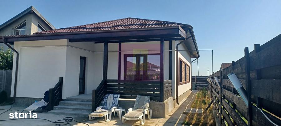 Casă cu 4 camere cu Piscina în Săbăreni