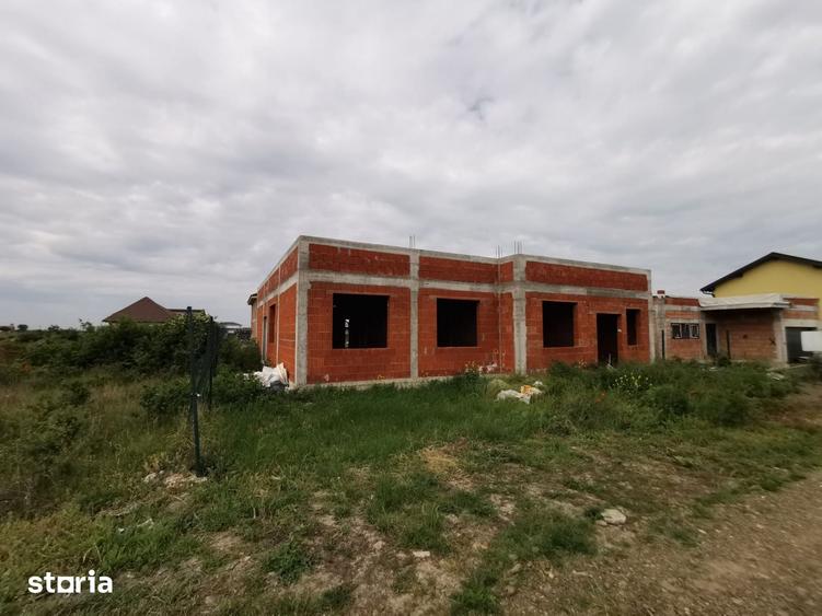 Casă cu 6 camere cu Teren 600 Mp în Torontalului