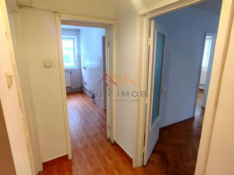 Apartament cu 3 camere semidecomandat în Central