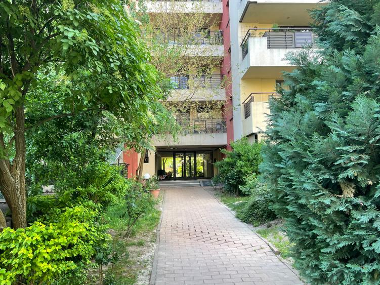 Apartament cu 4 camere decomandat în Ștefan cel Mare