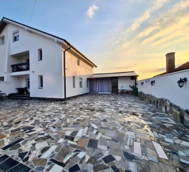 Casă cu Teren 300 Mp în Rontău