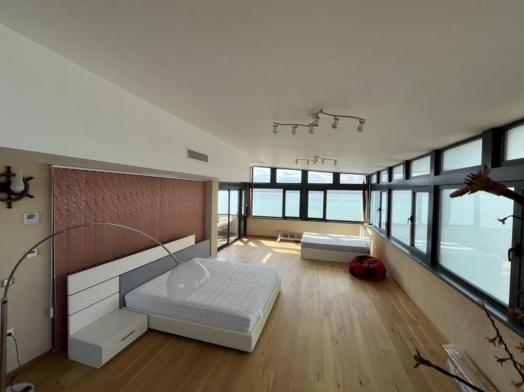 Penthouse cu 6 camere decomandat, mobilat în Central