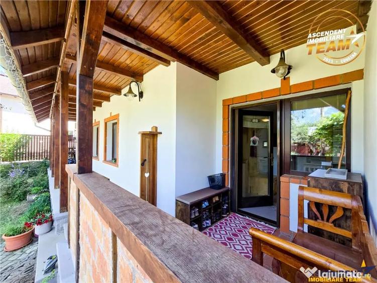Casă cu 7 camere cu Teren 418 Mp în Central