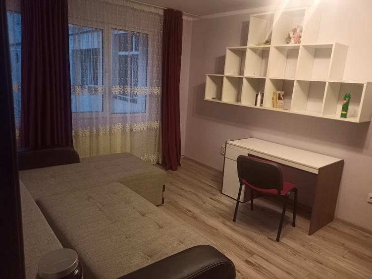 Apartament cu 2 camere semidecomandat în Podu Roș