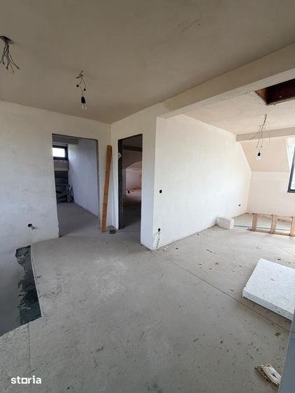 Casă cu 5 camere cu Teren 70 Mp în Livezile