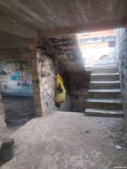Casă cu 6 camere în Carani