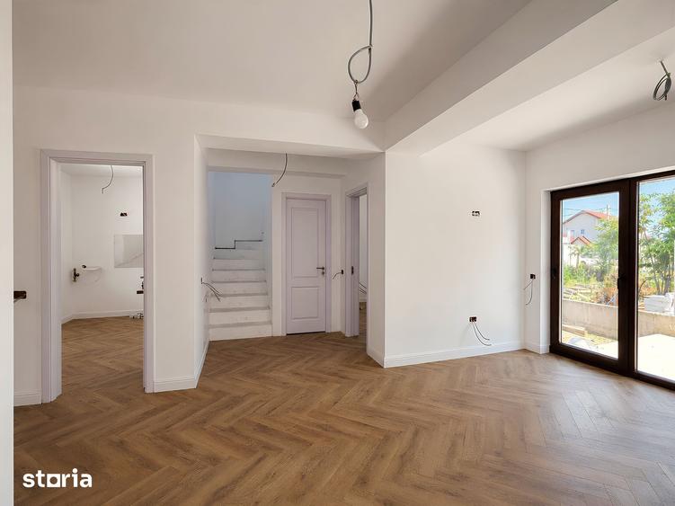 Casă cu 5 camere cu Teren 213 Mp în Lumina