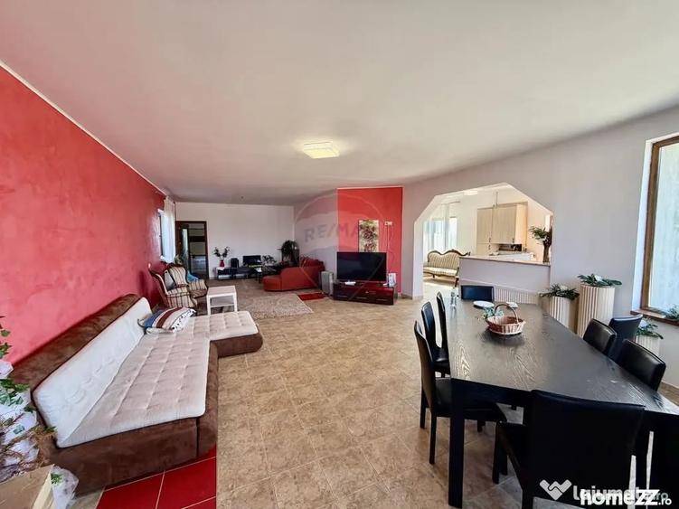 Casă cu 5 camere cu Teren 3400 Mp în Răchitosu