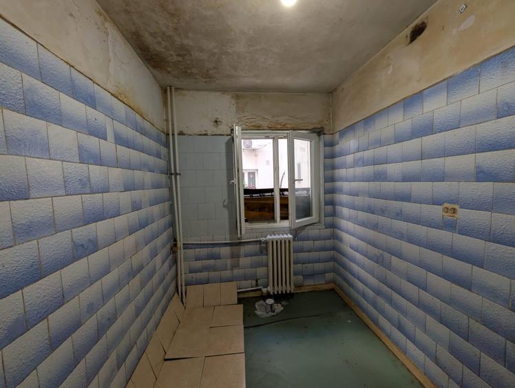 Apartament cu 3 camere decomandat în Drumul Taberei