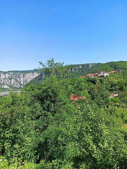 Teren de 1243 mp, în Dubova