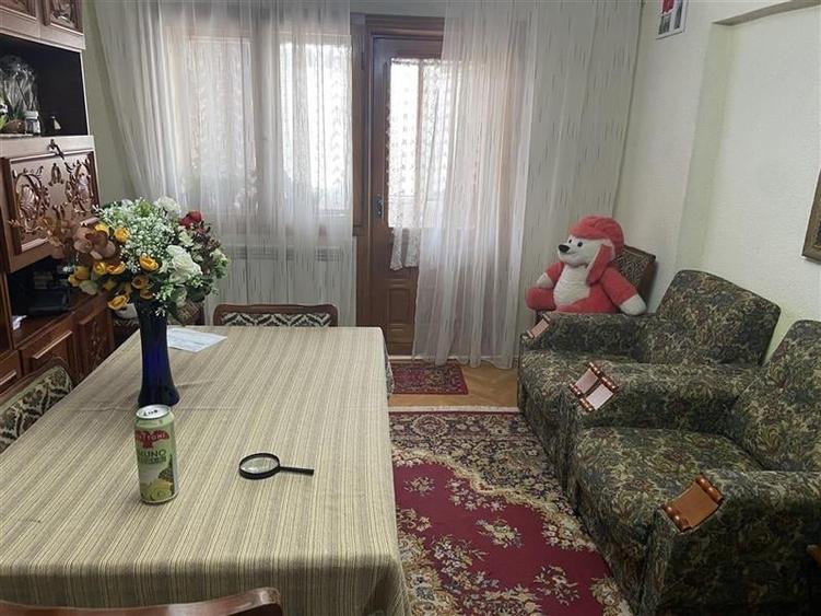 Apartament cu 3 camere decomandat, mobilat în Brăilei