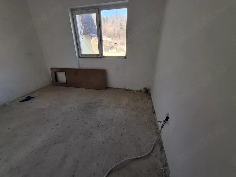 Apartament cu 3 camere semidecomandat în Cavnic