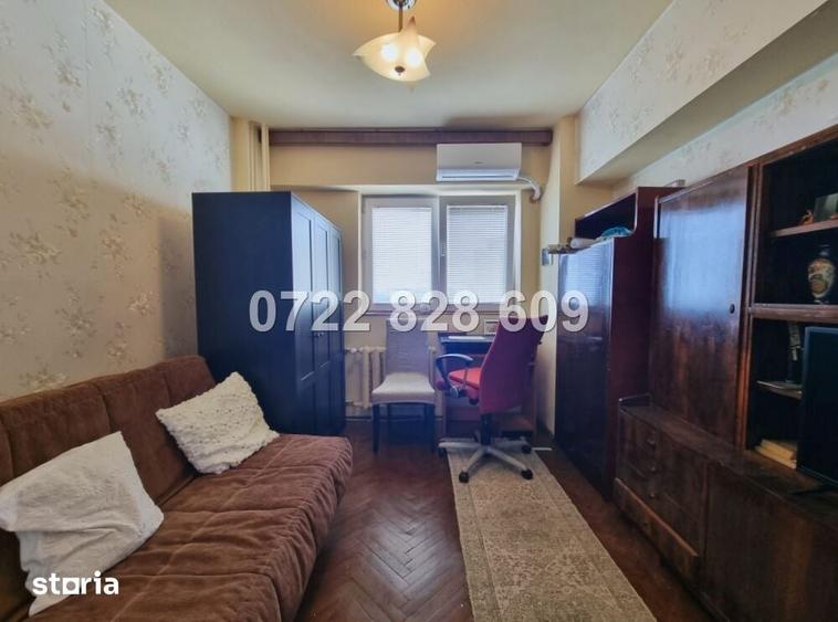 Apartament cu 3 camere semidecomandat în Gara de Nord