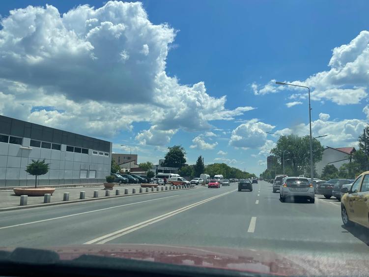 Teren Construcții intravilan de 400 mp, în Apărătorii Patriei