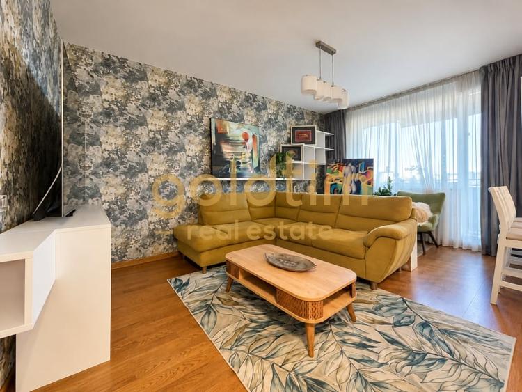 Apartament cu 3 camere semidecomandat, mobilat în Băneasa