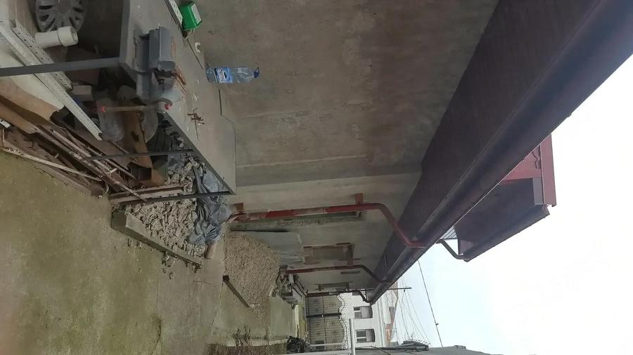 Casă cu 2 camere semidecomandat cu Teren 266 Mp în Republicii