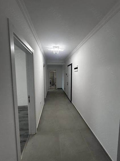 Apartament cu 3 camere decomandat în Energia