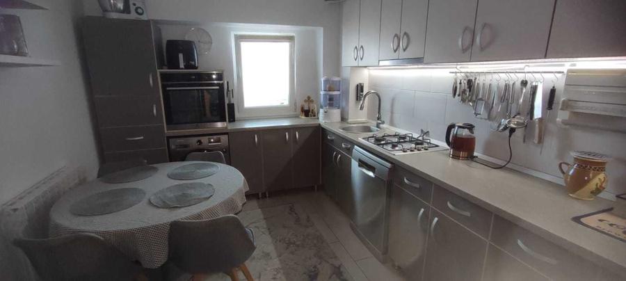 Apartament cu 3 camere decomandat în Tomești