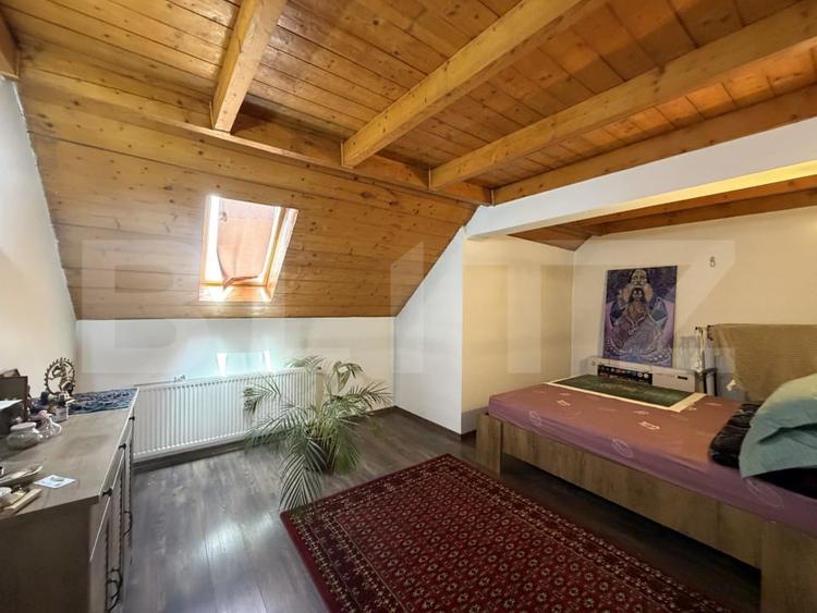 Casă individuală cu 8 camere cu Teren 3000 Mp în Exterior Sud
