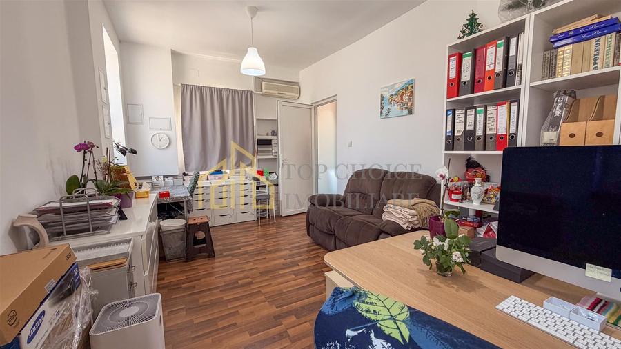 Apartament cu 8 camere în Tei