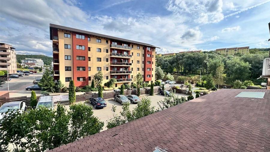 Apartament cu 3 camere semidecomandat în Florești
