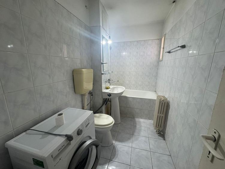 Apartament cu 4 camere decomandat în Vasile Aaron