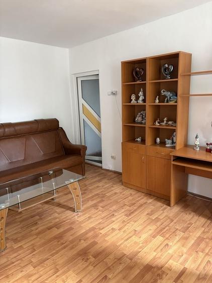 Apartament cu 2 camere semidecomandat în Exterior Vest