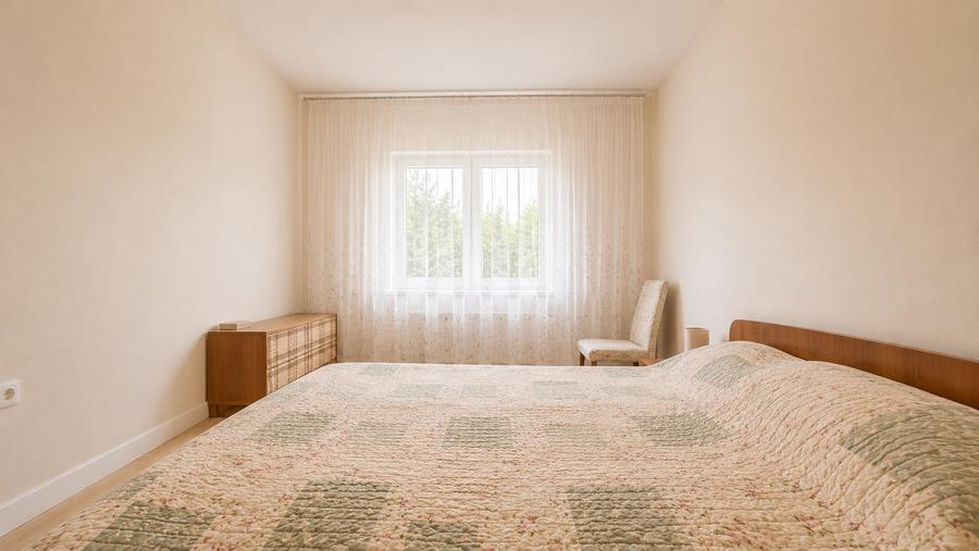 Apartament cu 3 camere semidecomandat în Girocului