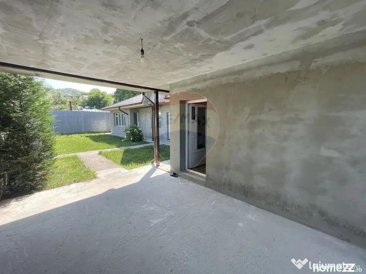Casă cu 3 camere cu Teren 900 Mp în Roșioara