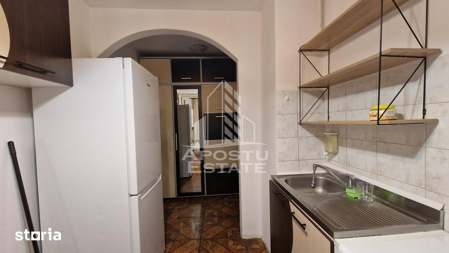 Apartament cu 2 camere semidecomandat, mobilat în Take Ionescu