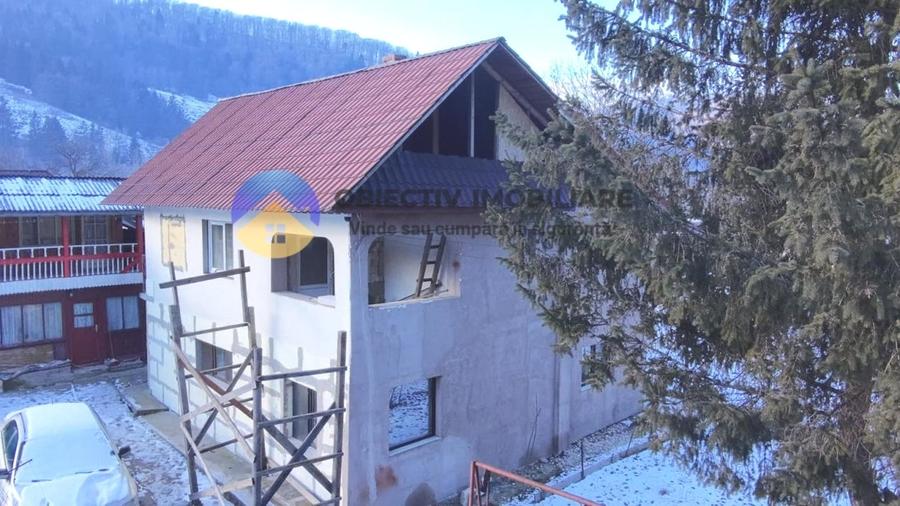 Casă cu 3 camere cu Teren 476 Mp în Tarcău